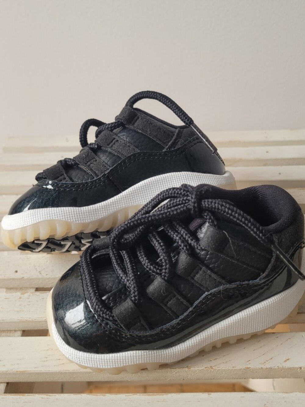 LIKE NEW!!! Nike Air Jordan 11 Retro Low Sneakers Baby/Toddler-Size 4C - Picture 3 of 8